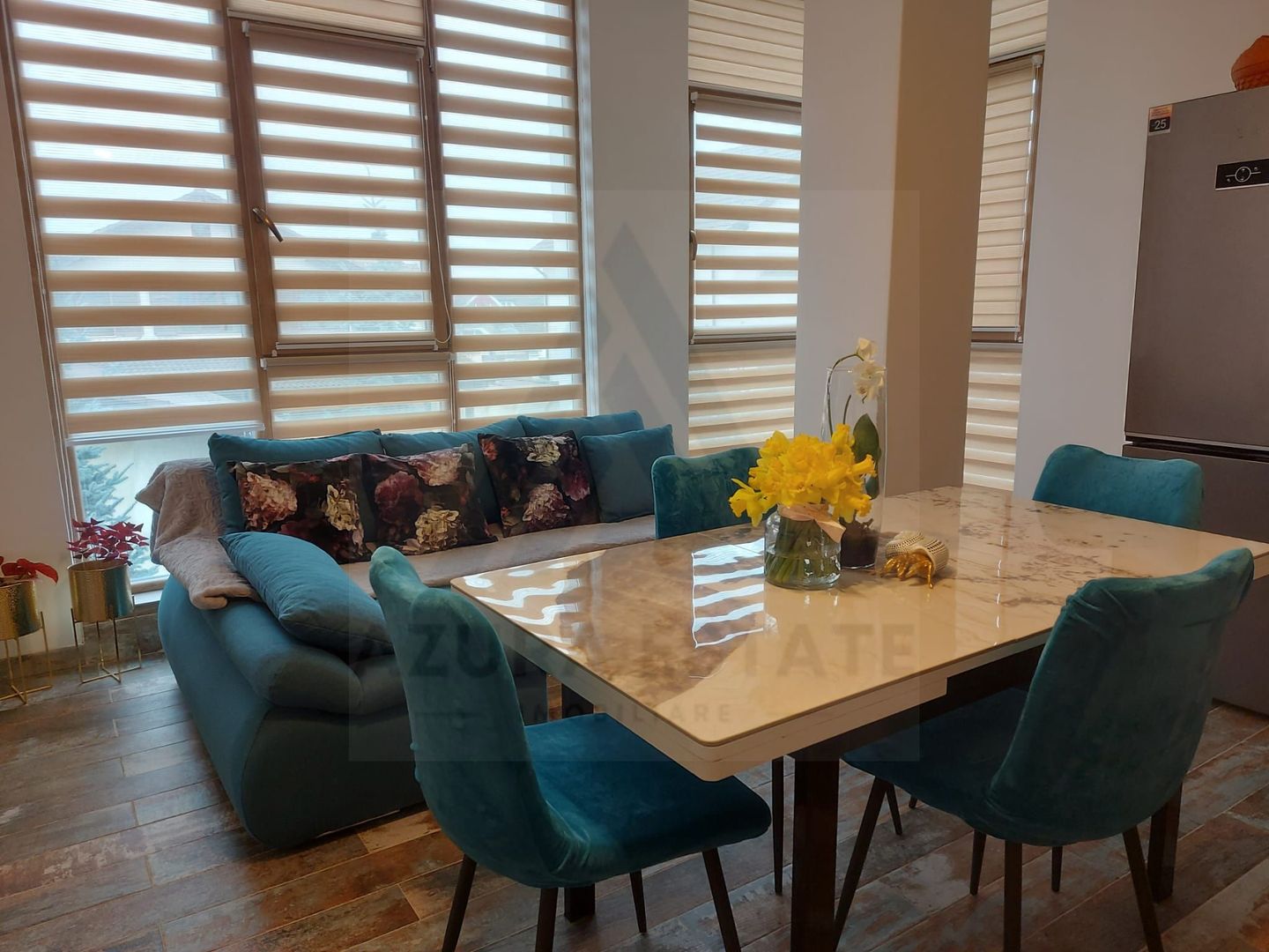 Apartament modern 3 camere 70 mp utili parcare privata zona Selimbar - Poză 2