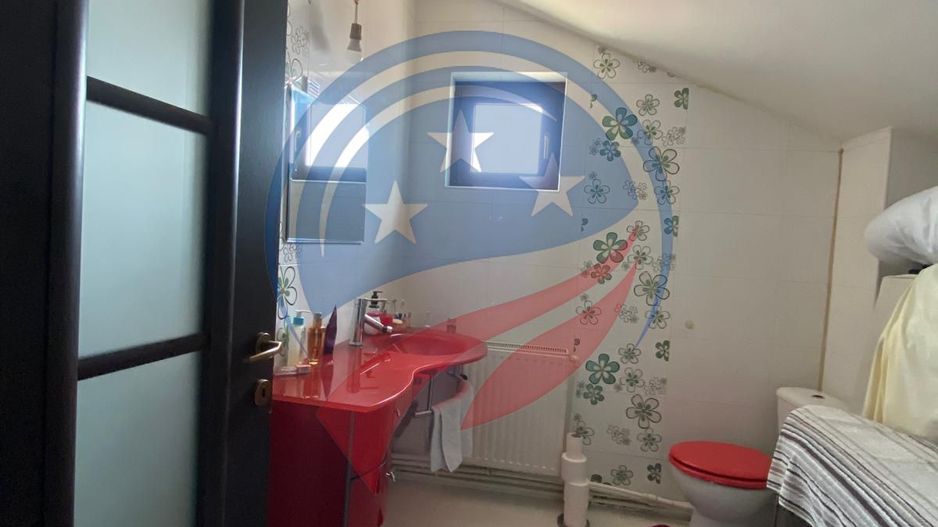 CASA DEOSEBITA APROAPE DE PROMENADA IN EUROCARTIER - Poză 11