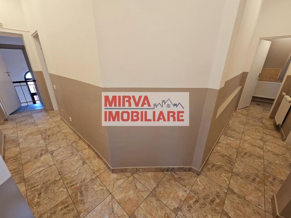 🏢 Spațiu de birouri – 5 camere, 3 băi – Mansardă vilă, Central - Poză 18