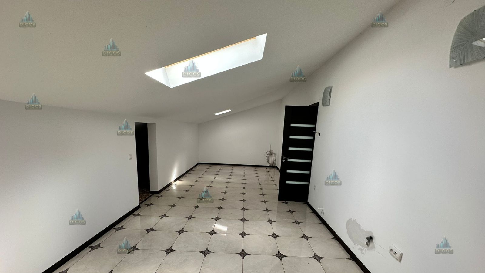 Vilă de vânzare 1500 mp teren - Poză 10