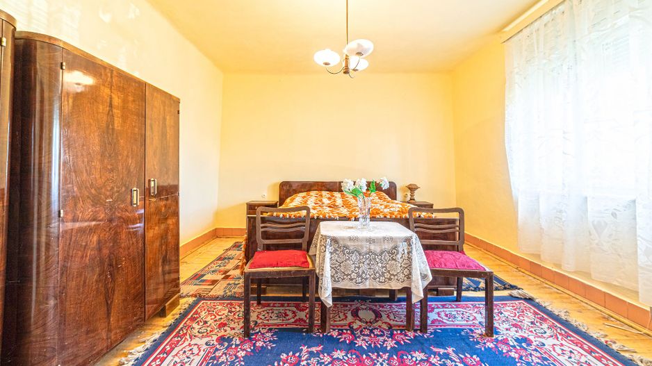 Casă cu teren generos - Curtici - Poză 2