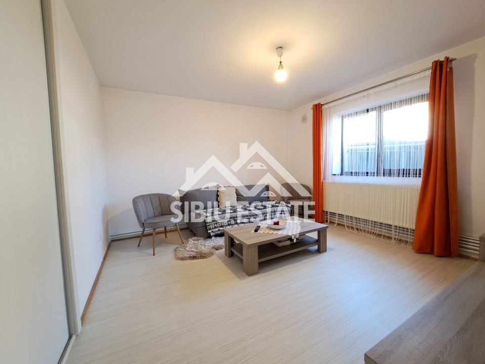 Casa Sibiu cu pivnita si garaj, curte mare - Poză 5