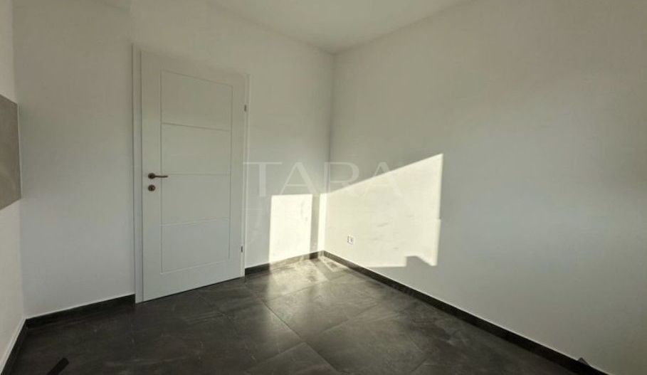 Apartament 2 Camere, Finisat, cu Parcare, Zona Terra - Poză 3