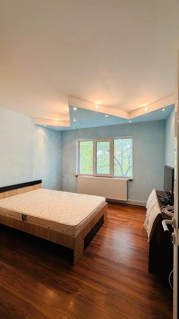 De vanzare Apartament 3 camere Tiglina 3, Galati, 75mp, et.4/4 - Poză 10