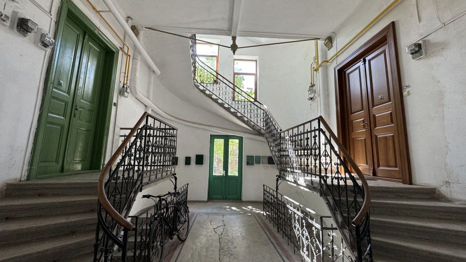 Apartament in clădire istorică P-ta Plevnei cu vedere parc - Poză 12