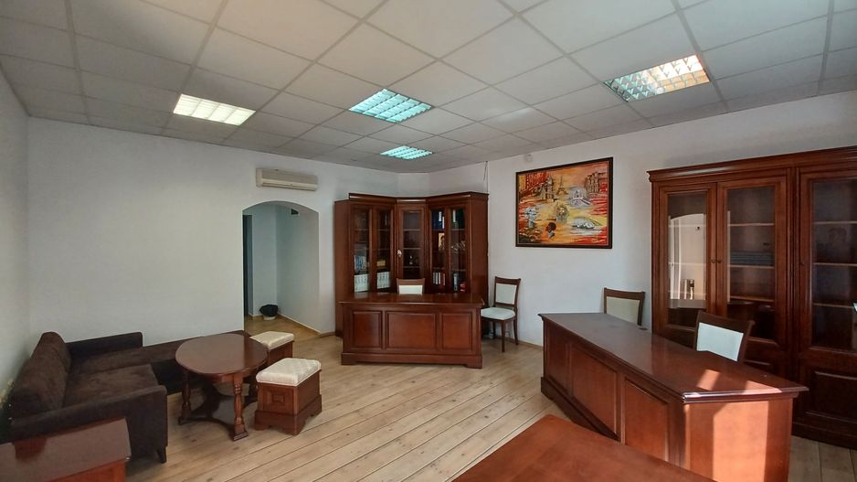 Birou, central, Ady Endre Oradea, 40 mp. 399 E/lună. Comision 0 - Poză 2