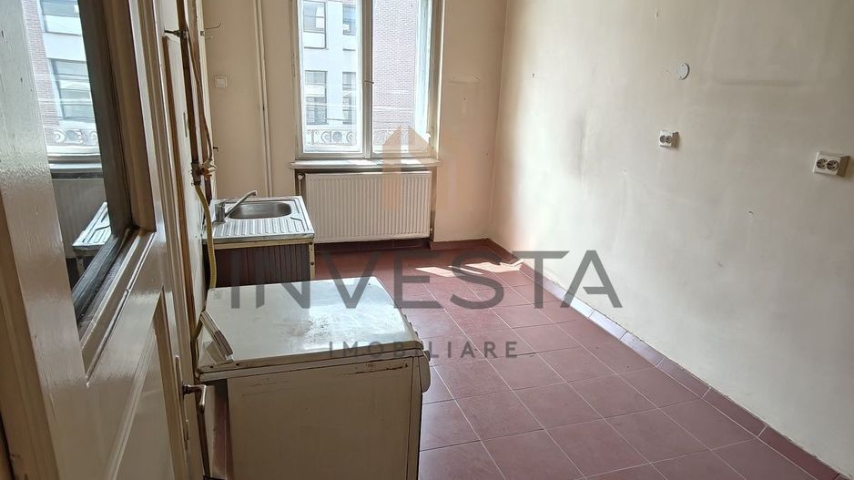 Apartament cu 2 camere cu terasa de 17 mp, tavan inalt, zona Centrala! - Poză 5