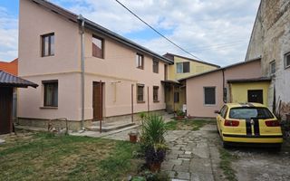 Casa 8 camere, cu 2 corpuri de cladire,  387 mp teren, zona Centru - Poză 1