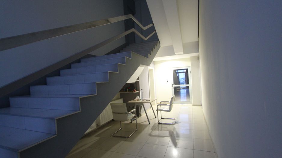 Showroom -150mp-zona de Nord - Poză 5