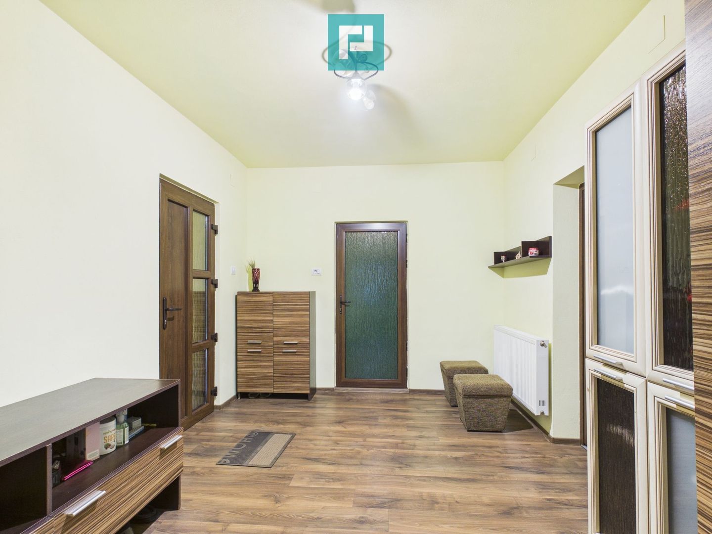 Casă cu 4 camere și teren de 5538 mp în Macea - Poză 4