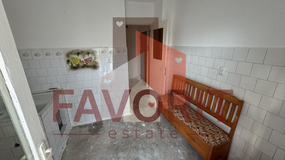 Decomandat. Model spatios. Disponibil imediat. Etaj intermediar. - Poză 7