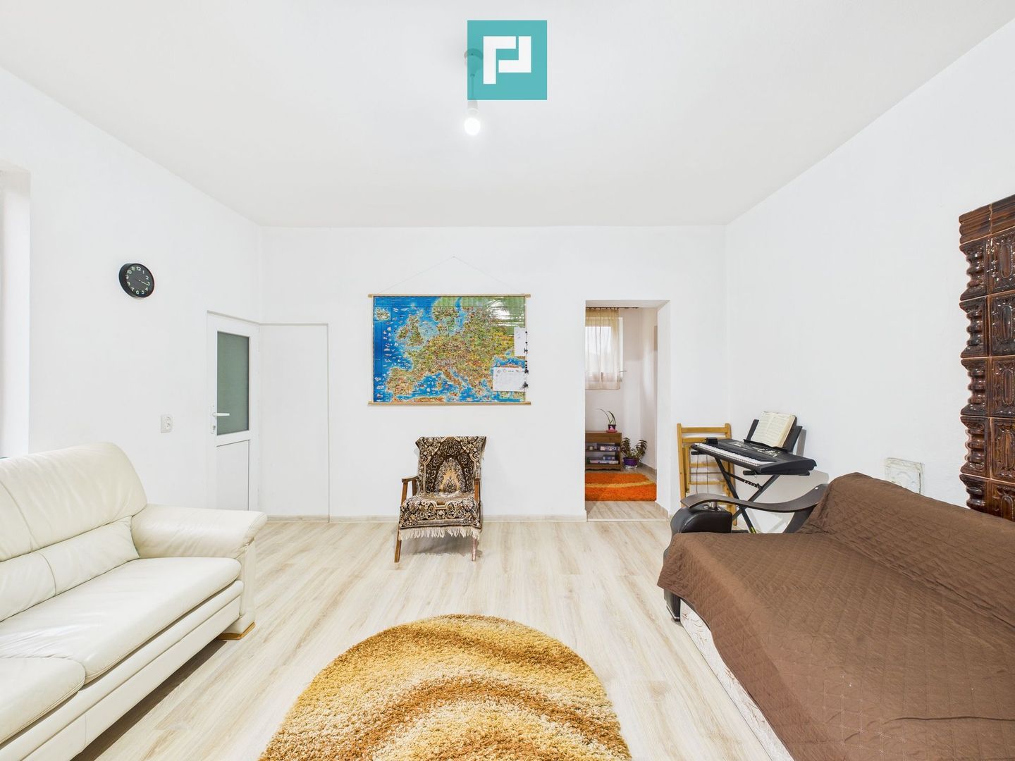 Casă renovată în localitatea Lazuri, Arad - Poză 2