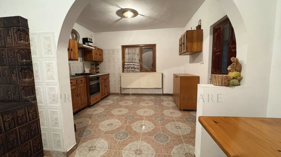 Casa + Spațiu comercial de vânzare în Onesti - Poză 6