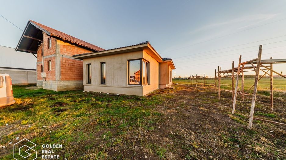 Casa la rosu, 3 camere, constructie 2025, cartier nou din Fantanele - Poză 1