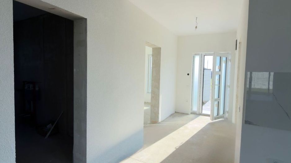 Casa calitativ facuta, living inalt Santandrei - Poză 3