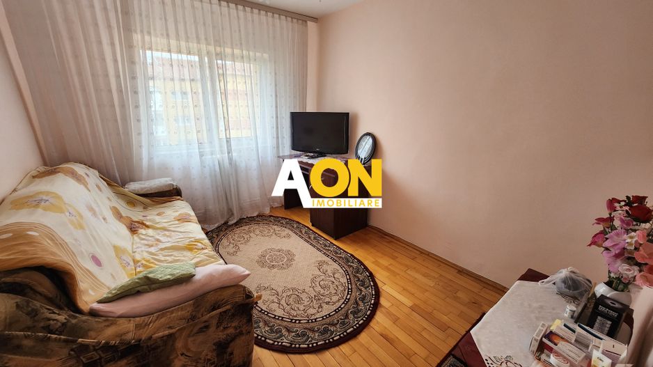 De vanzare apartament 3 camere, zona Cetate - Poză 3