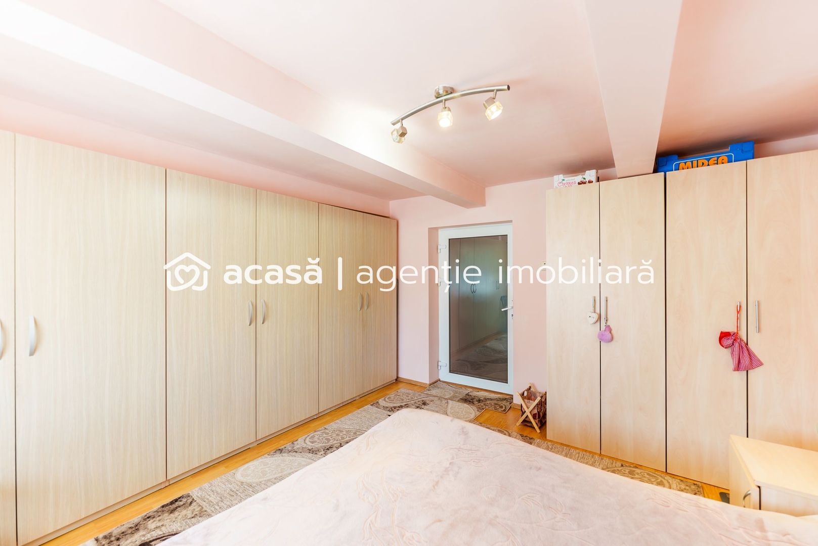 Casă cu grădina în Curtici - Poză 9