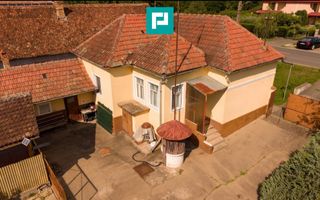 Casa în Cuvin la poalele dealului - Poză 2