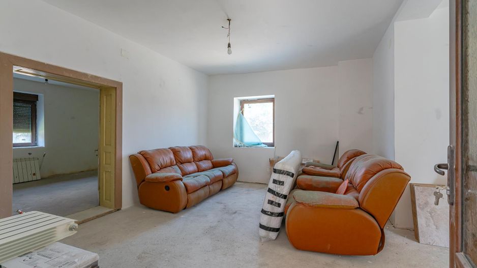 Casa in Purcareni, strada Principala - Poză 8