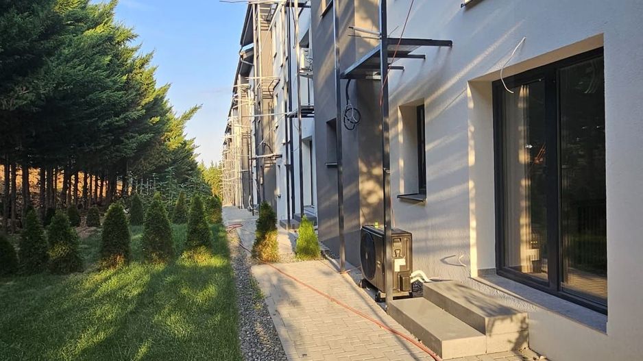 Apartament modern 3 camere 2 bai  terasa acoperita etaj 1 in Cristian - Poză 13