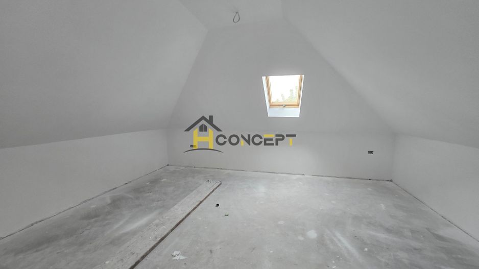 Vila finalizata, curte libera 185 mp,  loc de parcare, zona case - Poză 12
