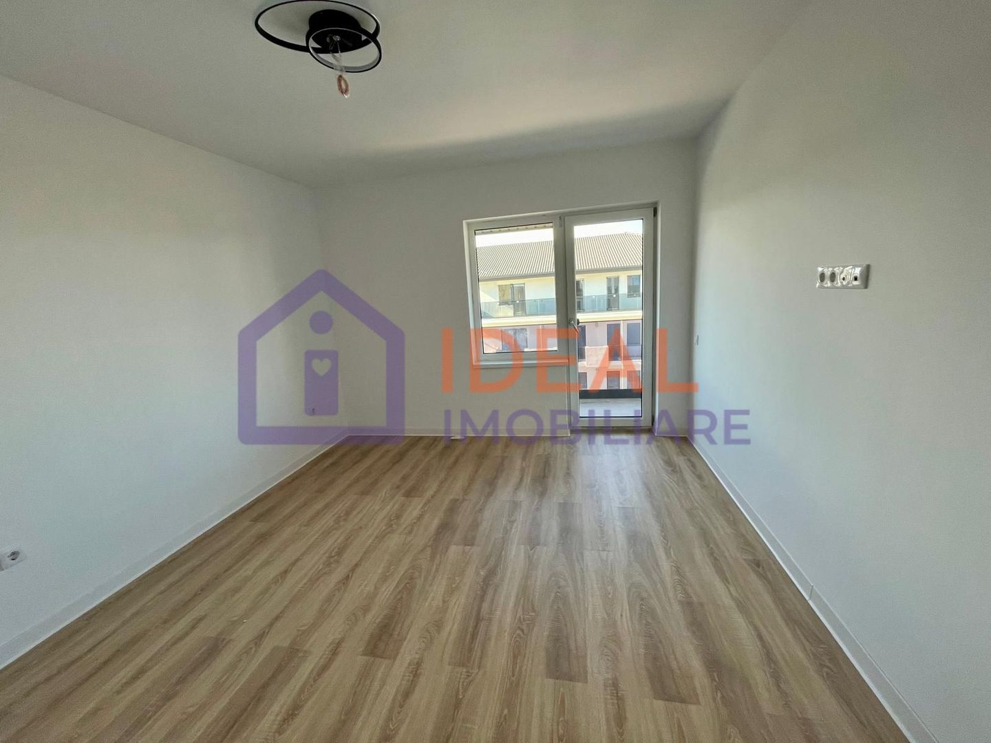 Apartament cu 3 camere de vânzare– Doamna Stanca - Poză 2