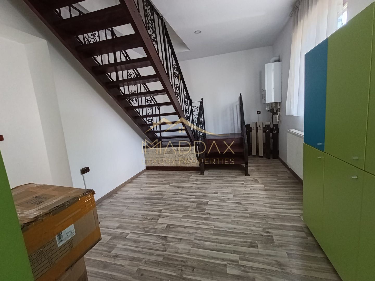 Vila cu 5 camere *276mp* // Zona Rahova - Poză 11