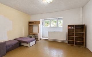 Apartament 1 cameră, zona Confecții, decomandat, centrală proprie - Poză 1
