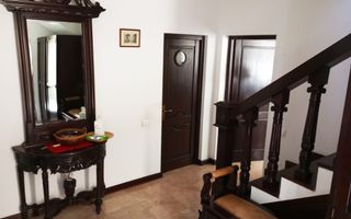 🏡 Proprietate exclusivistă cu 2 case, piscină și sală de fitness - Poză 2