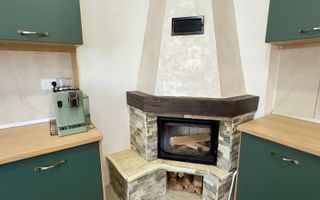 Apartament la casa 76 mp utili terasa curte si pivnita zona Lupeni - Poză 2