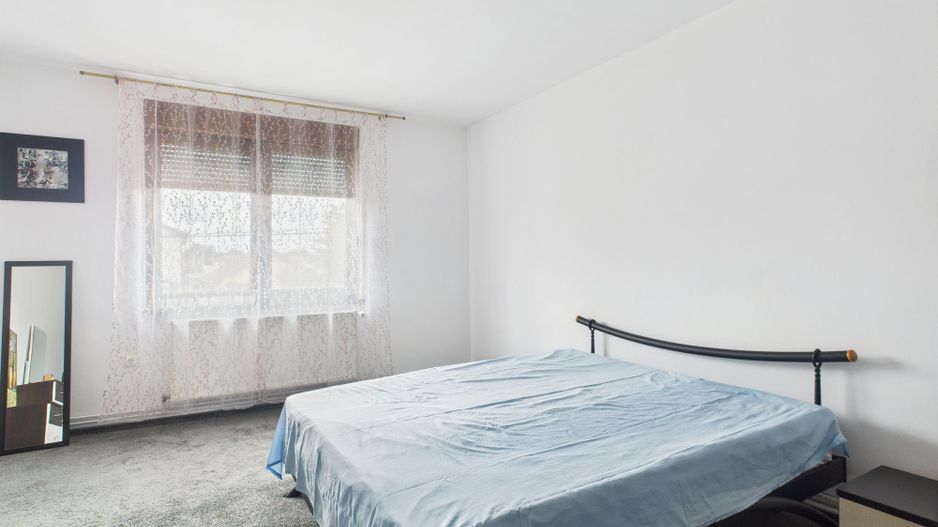 Vilă spațioasă cu 6 camere în Dumbrăvița - Poză 15