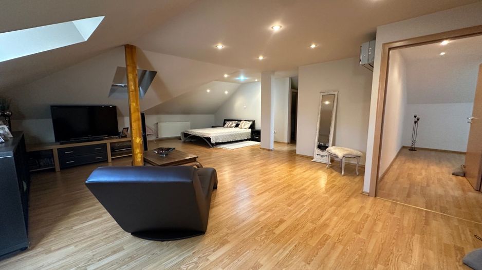 Casa Parter + Mansarda în Braytim - Poză 25