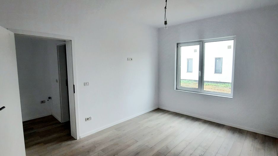 Apartament 2 camere cu curte proprie si loc de parcare - Poză 4