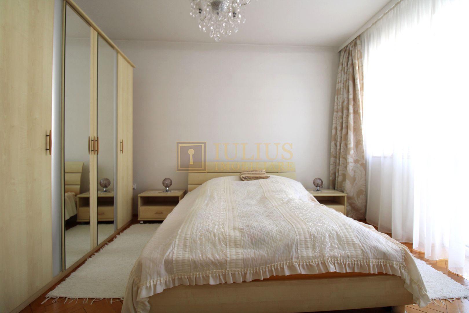 3 dormitoare, 3 bai, living spatios, 2 terase si curte. - Poză 20