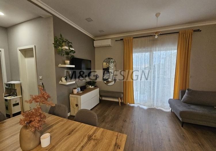 Apartament  Dumbrăvița 4 camere cu scara interioara - Poză 2