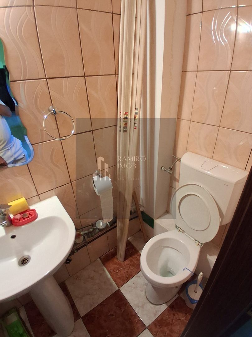 OCAZIE 3 CAMERE METROU GORJULUI 4 minute - Poză 11