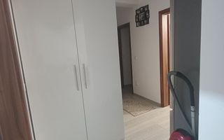 Se vinde apartament cu 3 camere in Selimbar zona Dracula - Poză 8