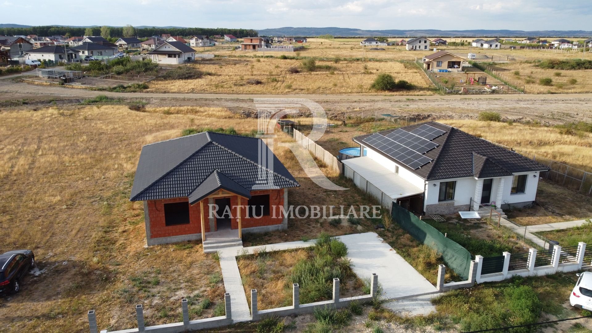 Casă la roșu de vânzare | Alparea | 1.000 mp teren - Poză 1
