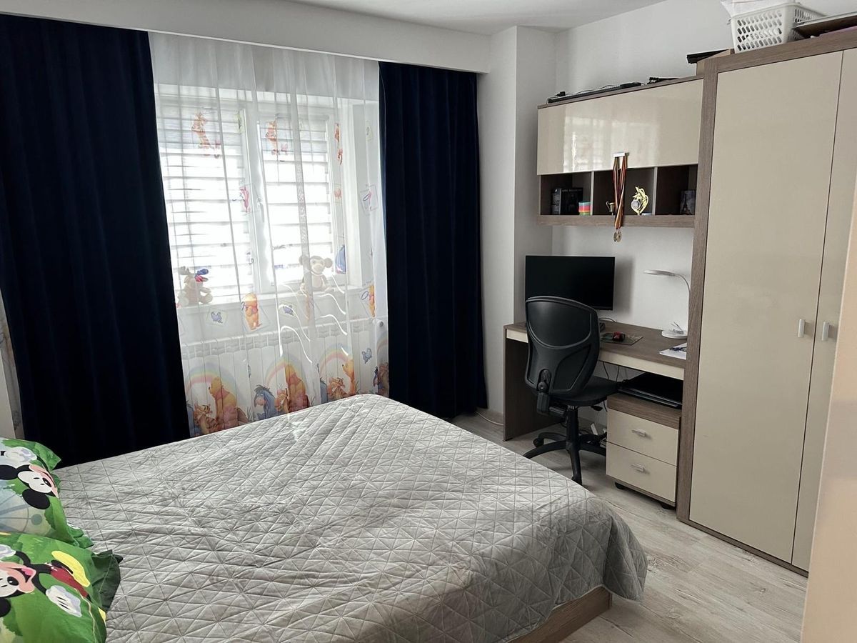 Apartament 3 camere de vanzare, Parc Sebastian - Poză 3