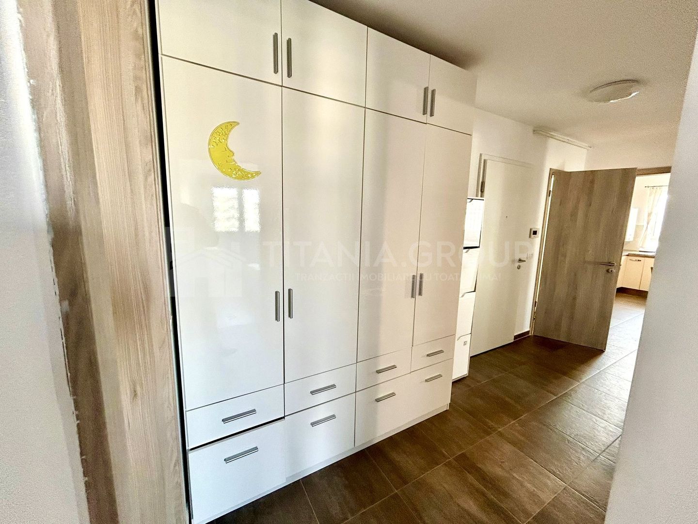 Apartament 3 camere decomandat, 2 bai, parcare, boxa, Kasper Coresi - Poză 10