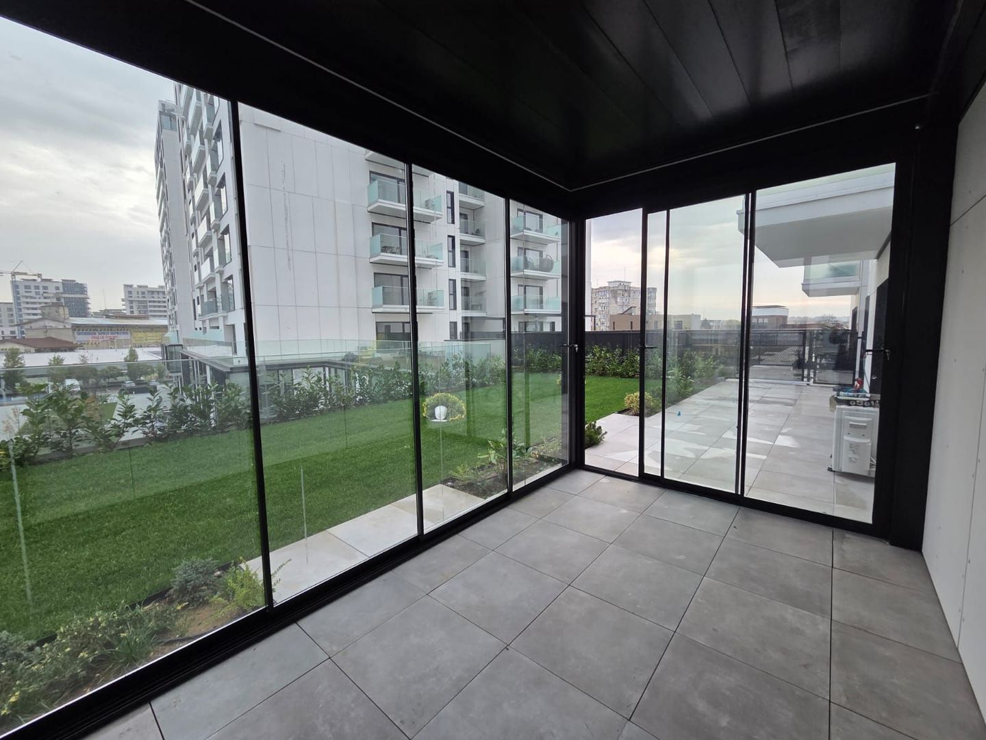 Apartament spectaculos cu grădină privată de 152 mp – disponibil spre închiriere - Poză 37