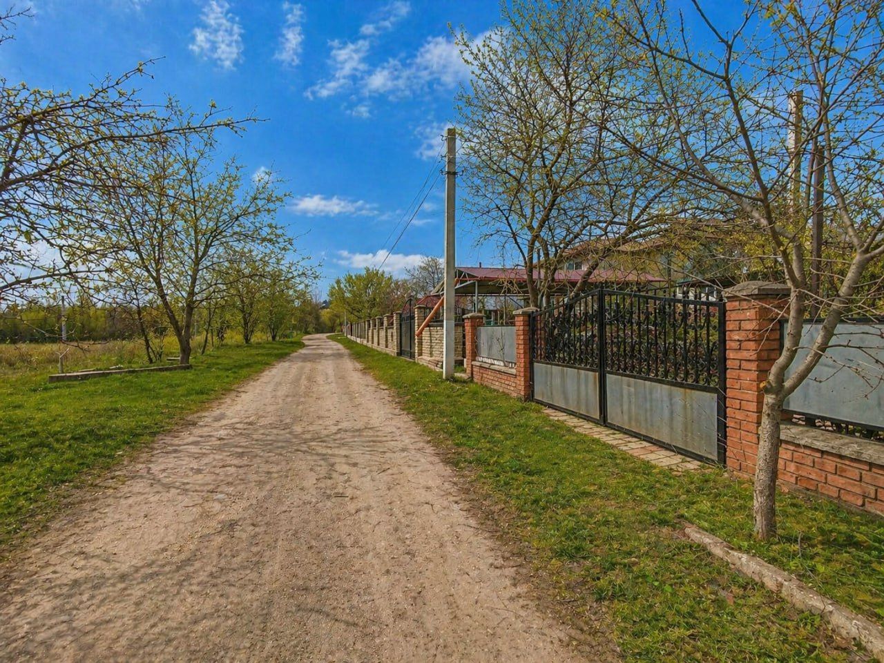 Casă + teren 7,48 ari și garaj – Drochia | 178 m² | 55.000 € - Poză 8