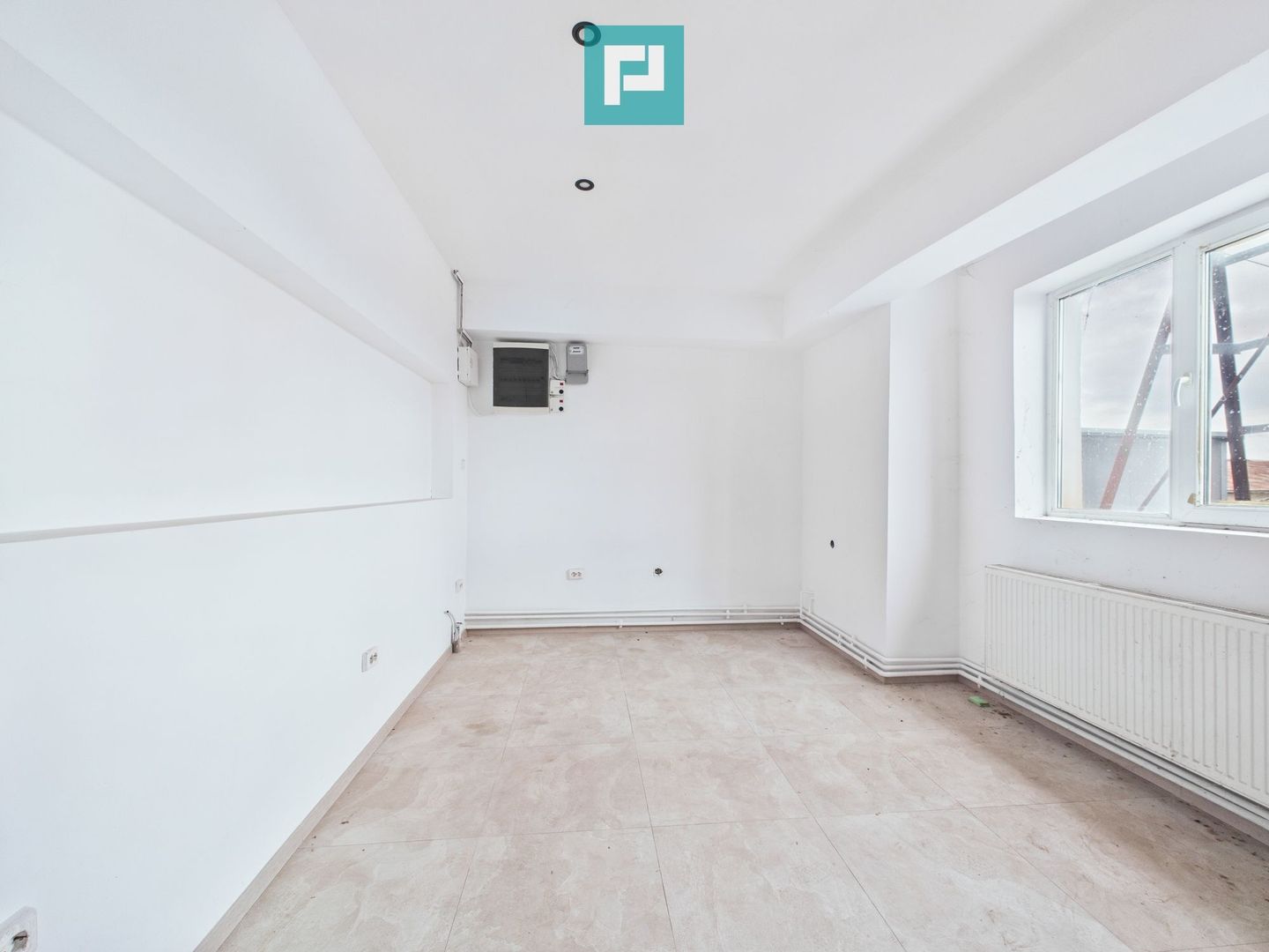 Clădire P+E parcare si platformă betonată 700mp - Poză 4