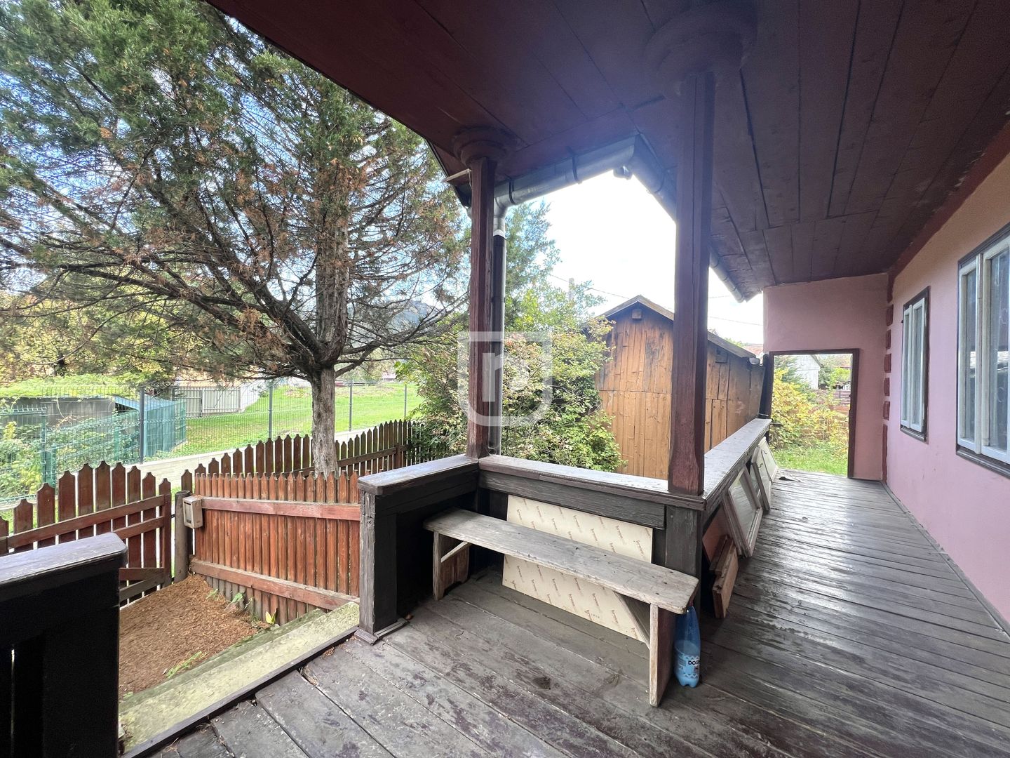 Casa traditional bucovineana la poalele muntilor Bucovinei - Poză 10