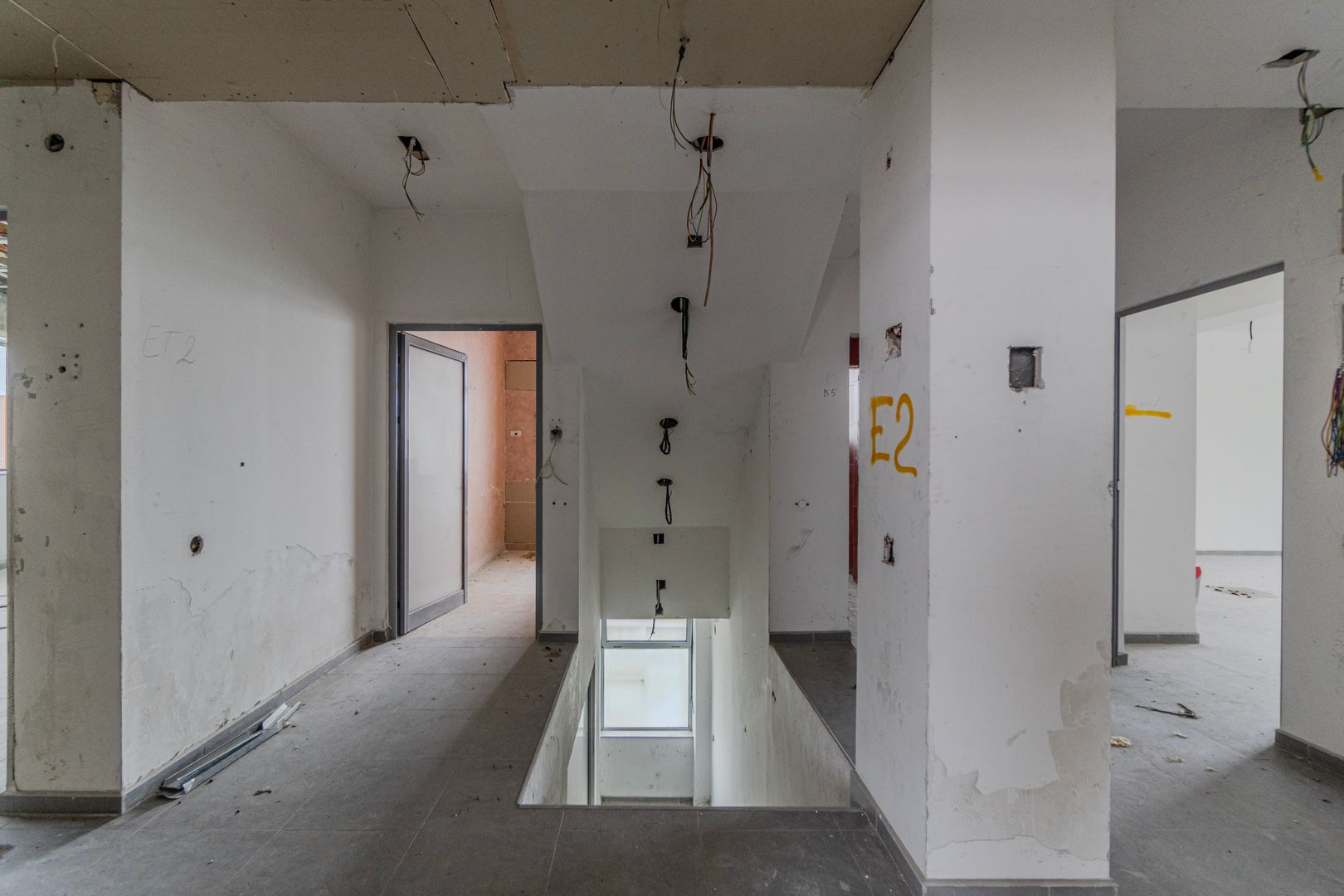 Cladire de 902 mp utili de vânzare, zona Grivitei - DN 13, COMISION 0 - Poză 194