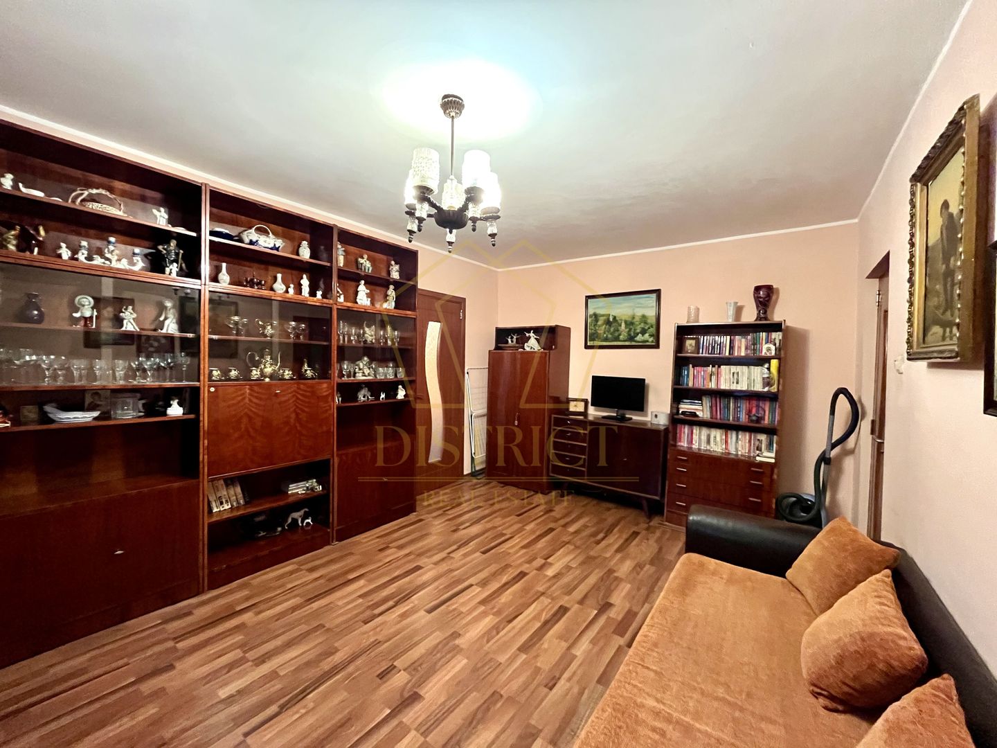 Apartament cu 2 camere și boxa | Dâmbovița | Restaurant Nora - Poză 2
