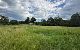 Teren plat-intravilan -3800 mp, cu pădurice și ieșire la râu! - Poză 21