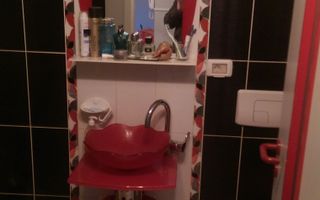 Casă / Vilă cu 3 camere de vânzare în zona Intre vii - Poză 3