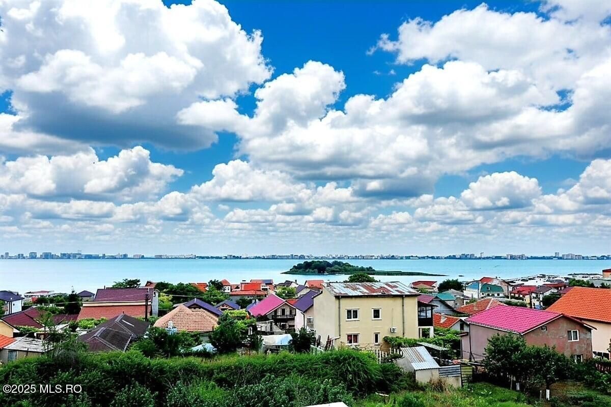 Ovidiu - Str. Nationala, Vila P+1E, teren 1094 mp, vedere la lac! - Poză 72