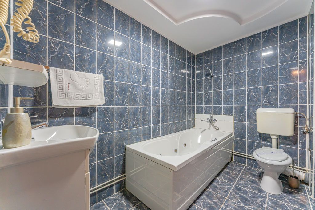 Pensiune Rosenau de vânzare - Afacere la cheie lângă Cetatea Râșnov - Poză 19